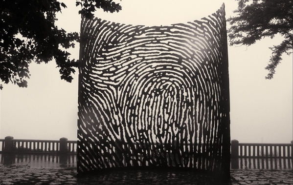 das-ist-ein-riesiger-fingerabdruck