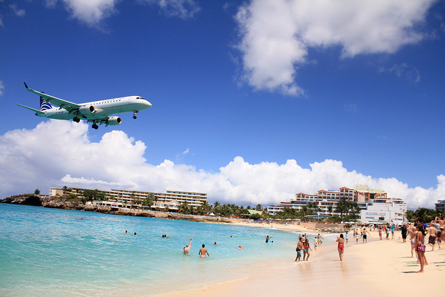 flugzeug-überm-strand