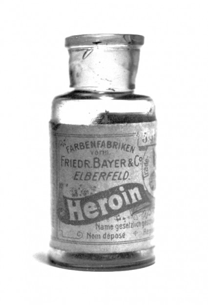 das ist eine flasche mit reinem heroin