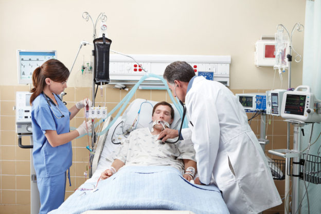 1200px-Clinicians_in_Intensive_Care_Unit-624x416.jpg