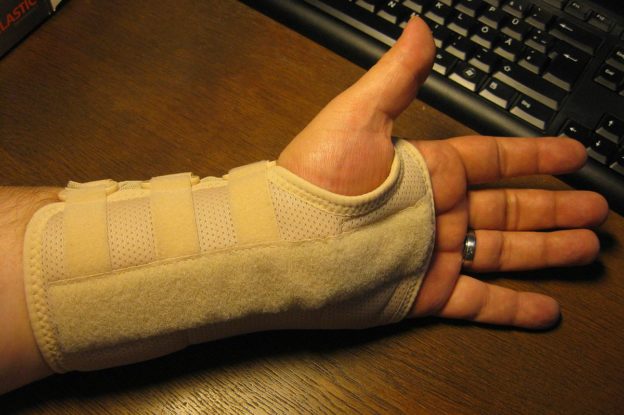 Orthosis on the left wrist for the treatment of carpal tunnel syndrome